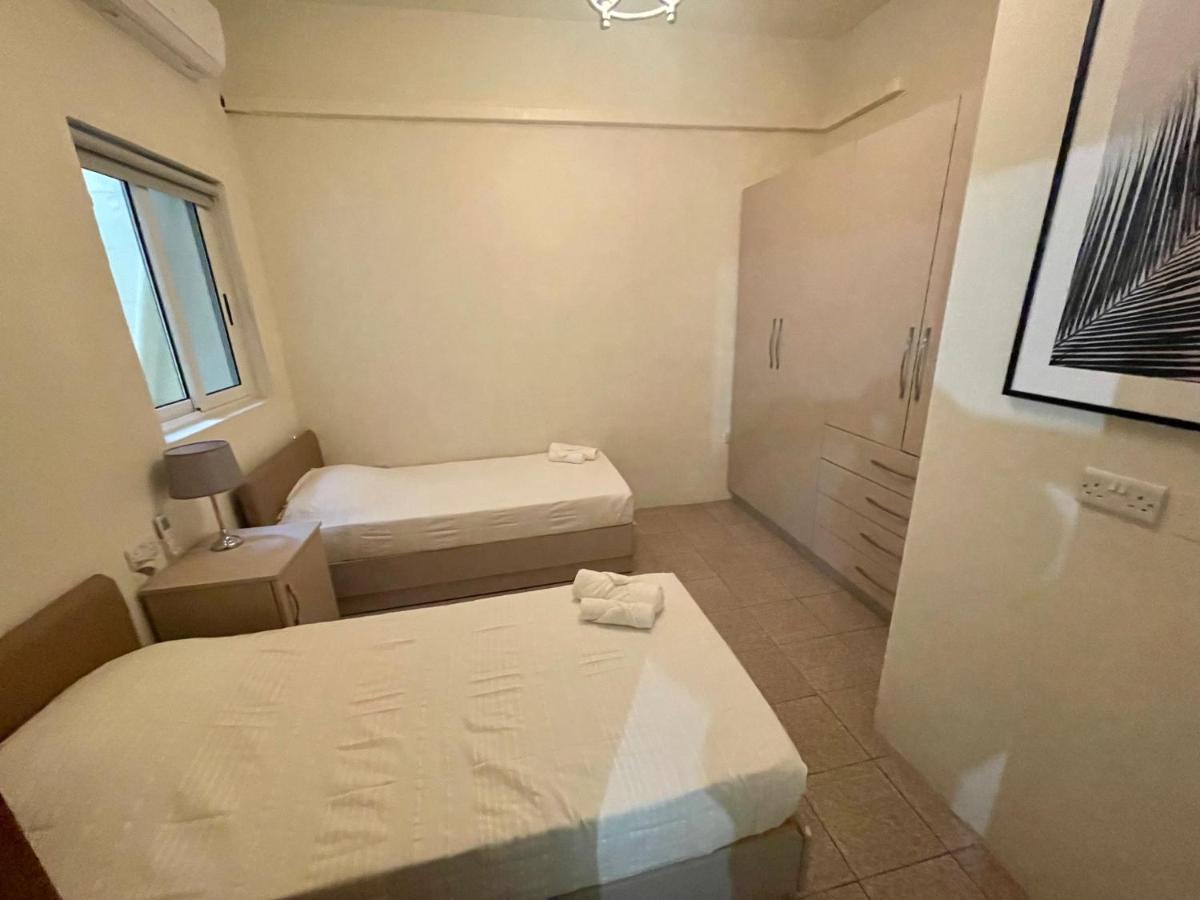 Seafront Apartment With Balcony Overlooking Marina Għajnsielem Eksteriør billede