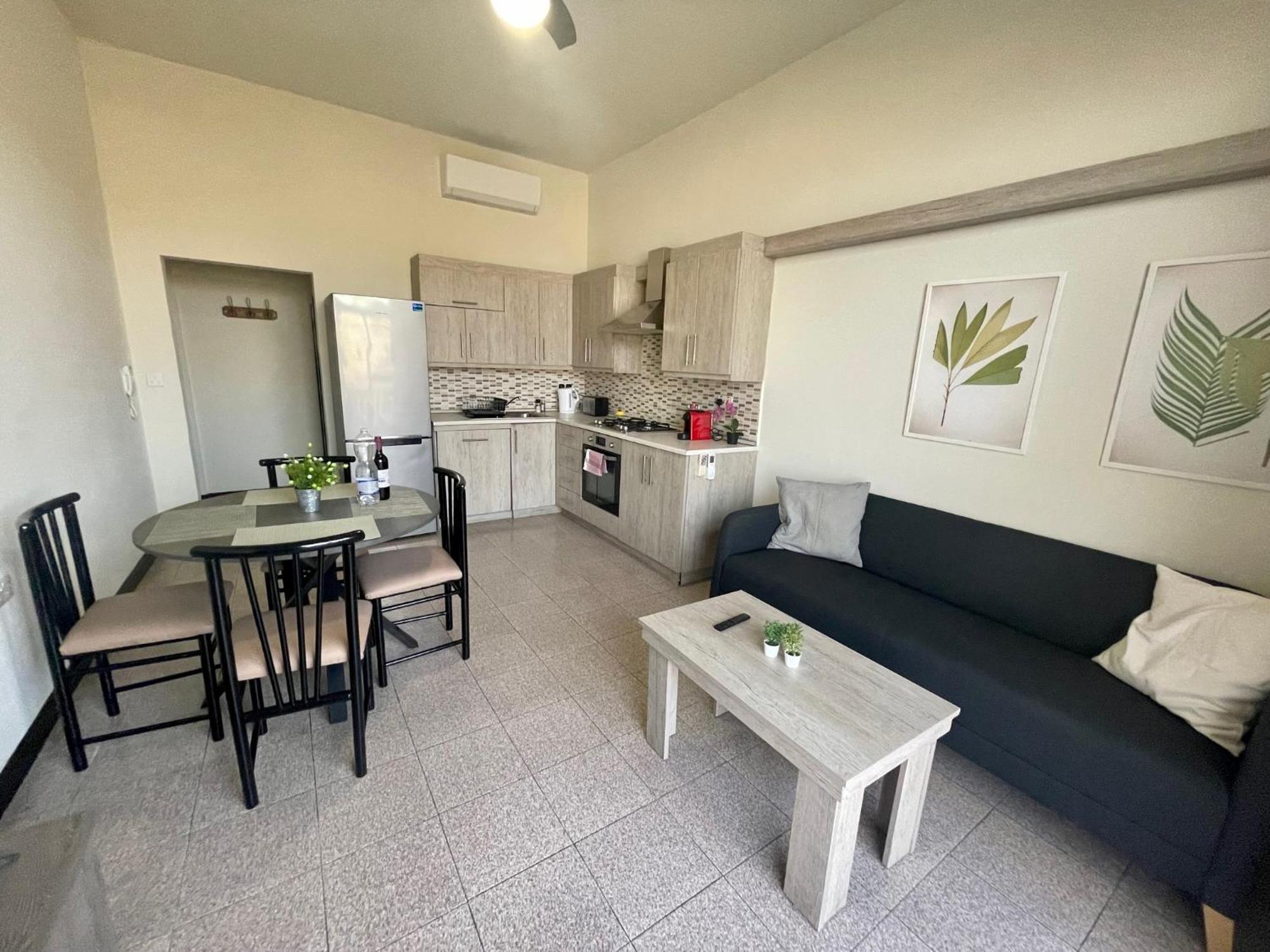 Seafront Apartment With Balcony Overlooking Marina Għajnsielem Eksteriør billede